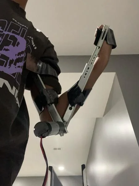 The motor-based resistance device worn on the arm